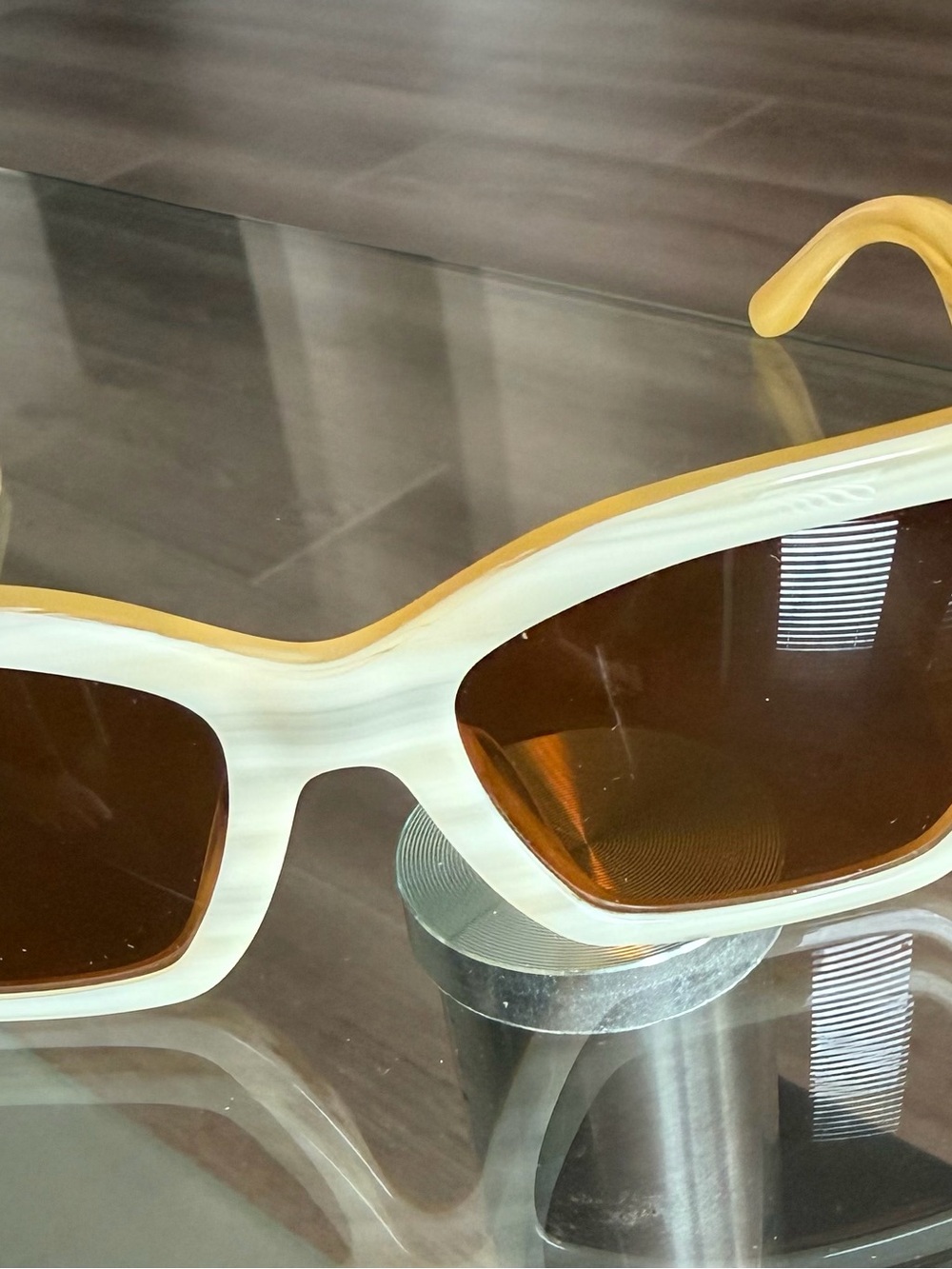 Women’s Retro Rectangle Sunglasses in Cream and Yellow